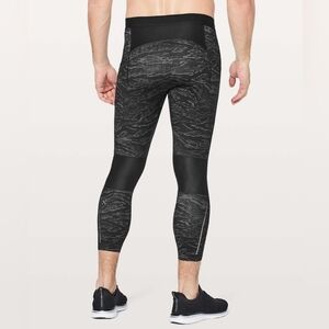Lululemon Surge Light 3/4 Tight Side Pockets 23" Tiger Camo Black Size Small